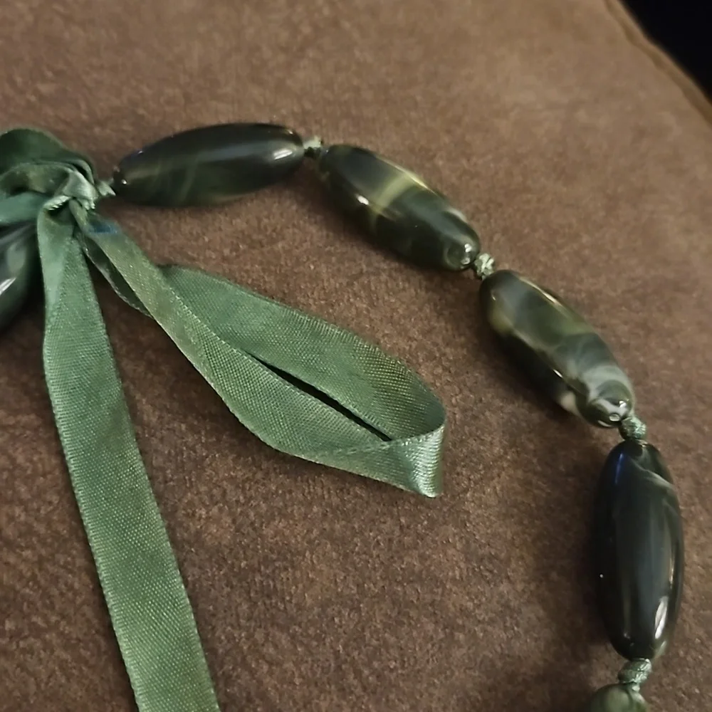HANDMADE Moss Acrylic Marble Bead Ribbon Knotted Bow Necklace - Picture 5 of 6
